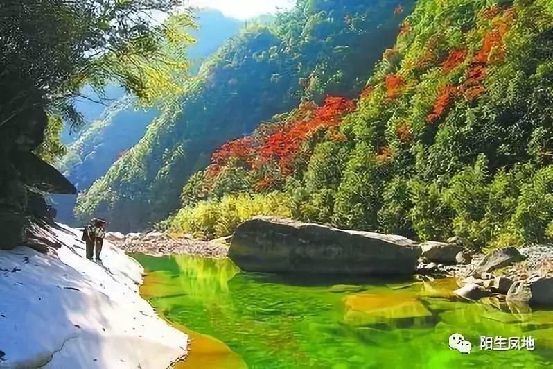 请问have a look at和look at有什么区别